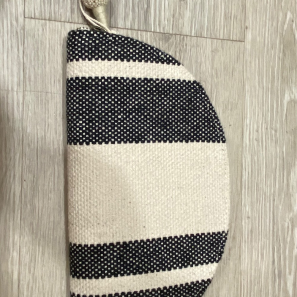Purse - Picture 2 of 3